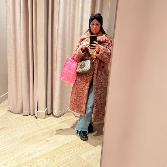 Meet your Posher, Julia - Picture 1 of 1